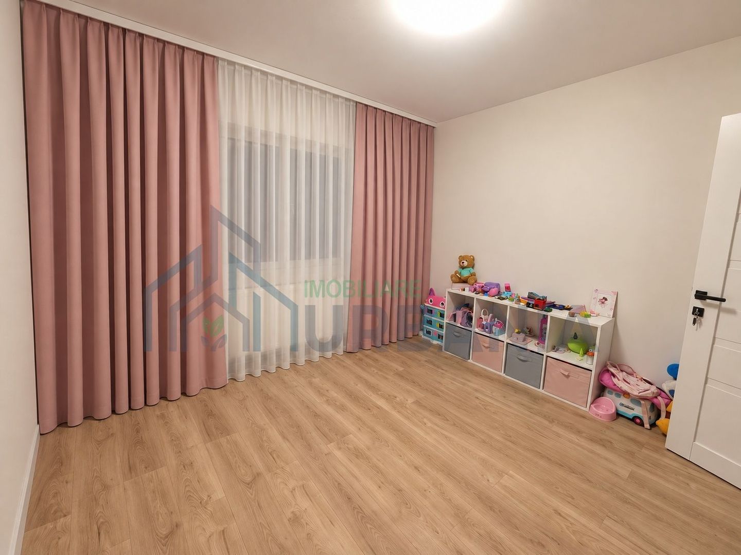 Apartament 4 camere, 2 băi, bloc pe cadre, renovat recent, Mircea Cel Bătrân, nr.1, bl. A1 - Poză 3