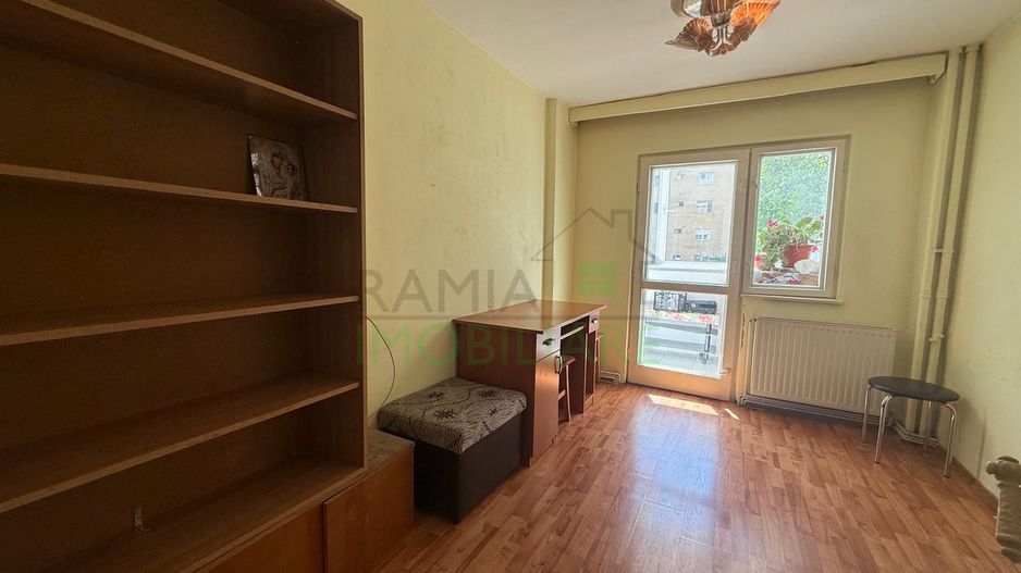 Apartament 3 Camere Decomandat, Etaj 1, Tractorul - Poză 6