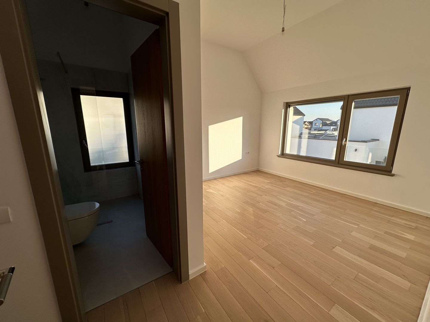 Casa cu 4 camere - Dumbarvita - Poză 19