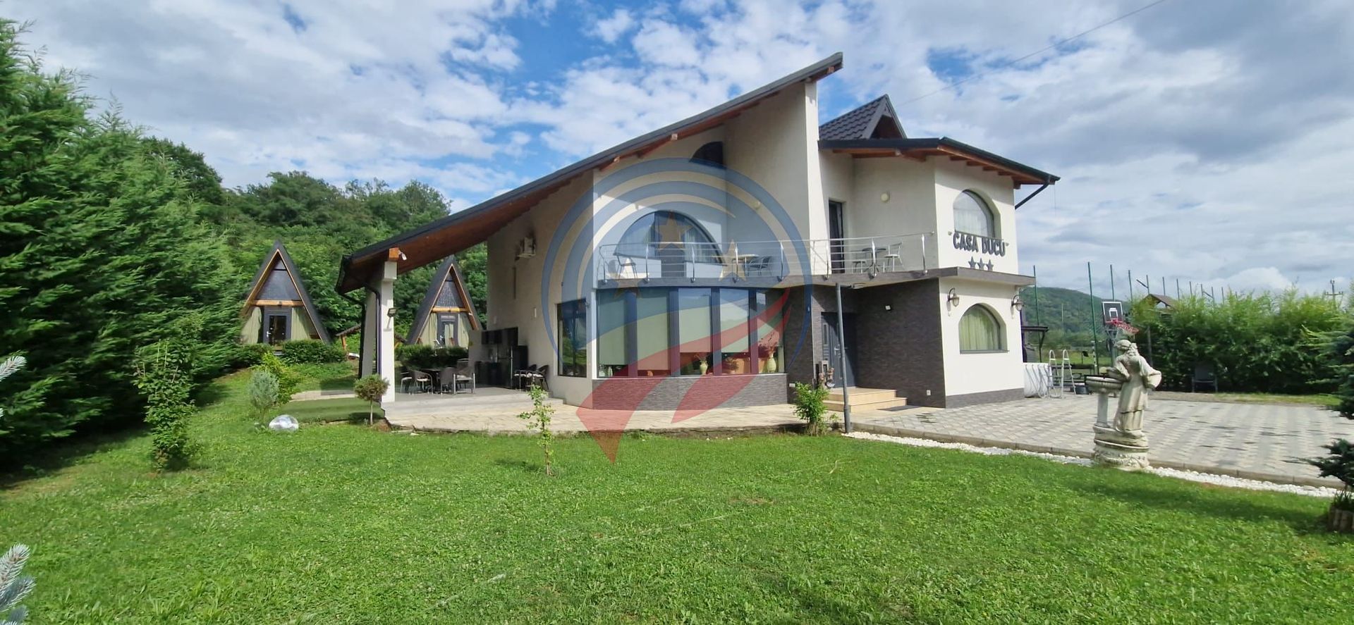 Pensiune  în Călimănești + 2 A-Frame - Teren 5.574 mp - Bonus Mercedes 350d - Poză 1