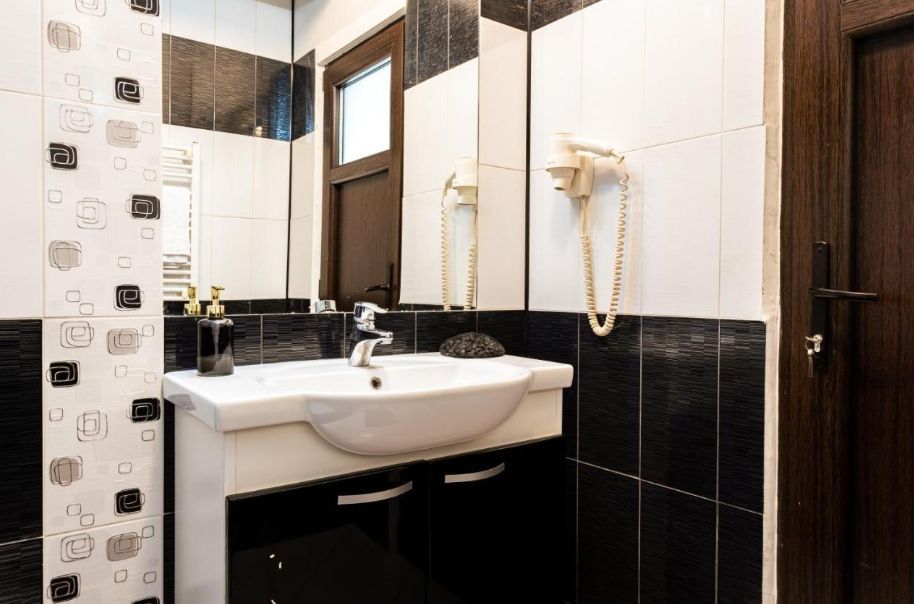 Afacere la cheie! Hotel - restaurant cu peste 40 locuri  cazare - Poză 9