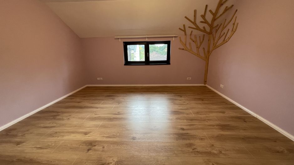 Casa spatioasa,amenajata in zona Lipovei - Poză 12