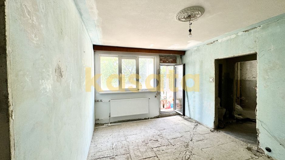 Pentru renovat - vanzare 2 camere la 200 de metri de statia de metrou - Poză 3