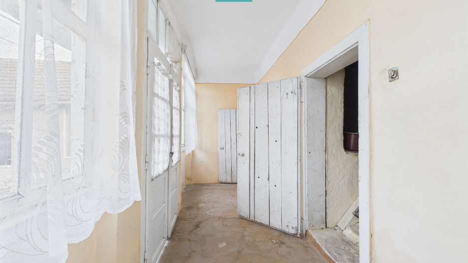 Proprietate cu 3 case din văiugă și teren în Nadab - Poză 9