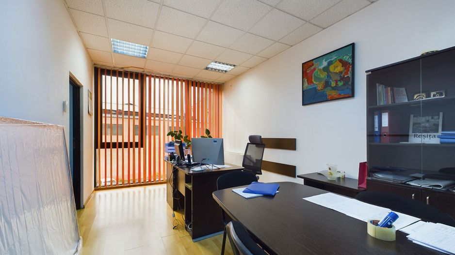 Clădire de birouri cu chiriași existenți - Poză 1