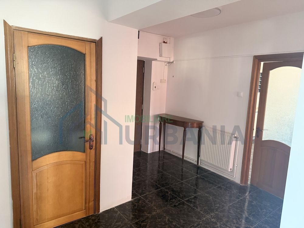 Apartament 3 camere de inchiriat, Piata Independentei, Albesti - Poză 7