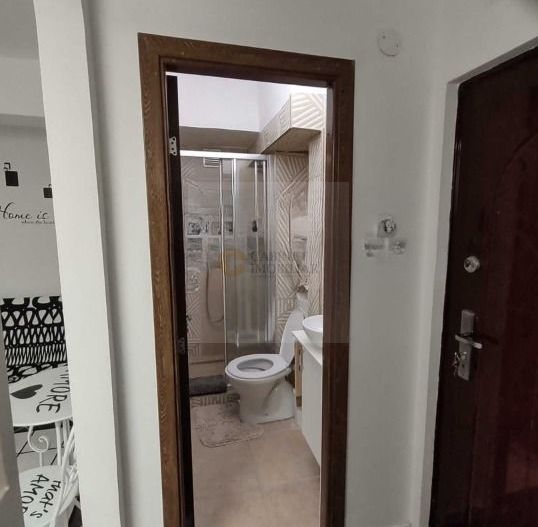 Piata Romana metrou - vedere catre bulevard - Poză 5