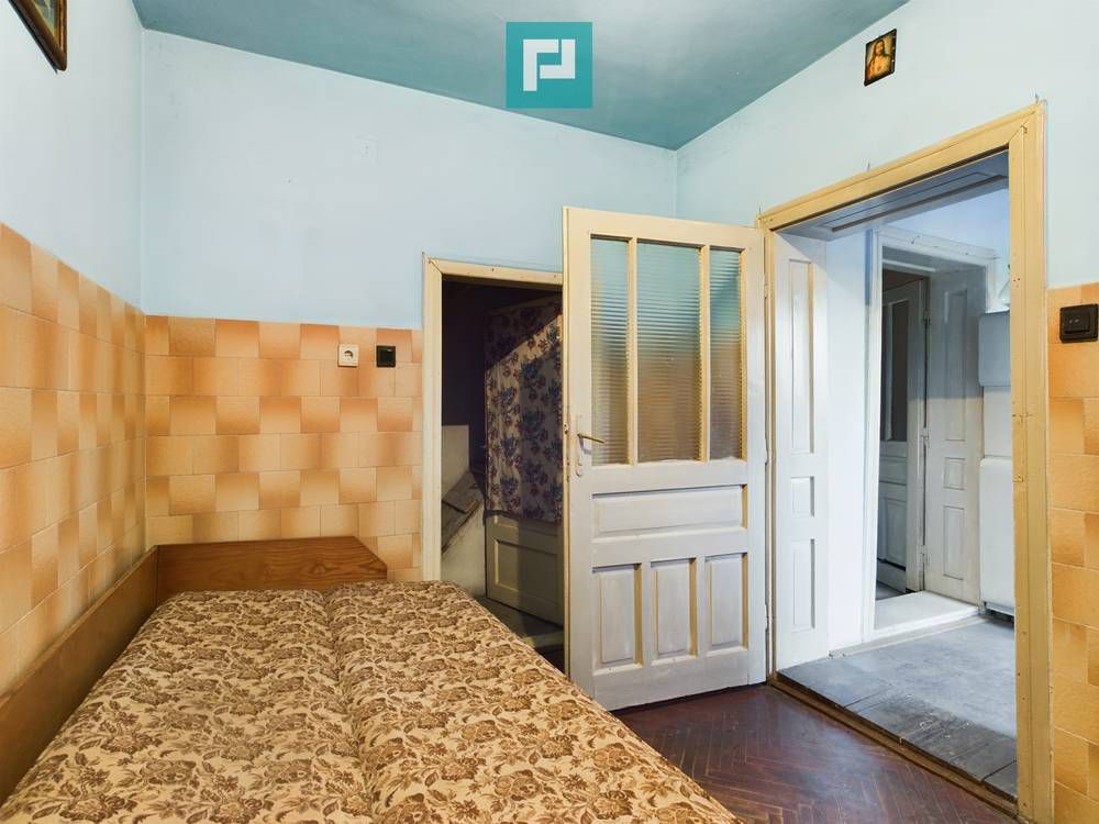 Casă/vilă cu 6 camere în Curtici - Poză 14