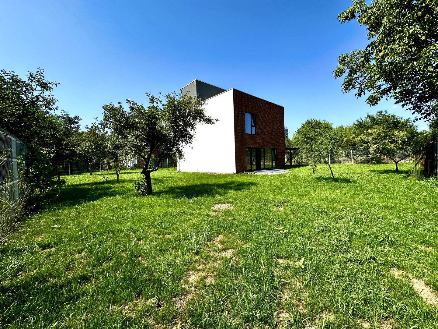 Casa individuala - 172 mp util - terasa rooftop cu jacuzzi , 550 teren - Poză 6