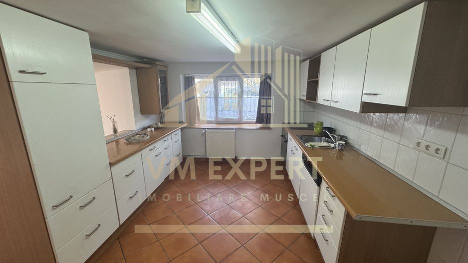 VILA 5 CAMERE, TEREN 4520 MP, LERESTI, ARGES - Poză 8