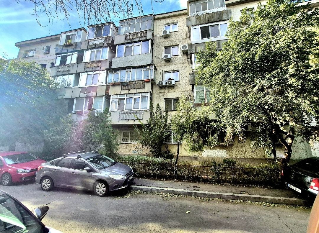 Ap decomandat 4 camere , 2 bai si 2 balcoane-zona Colentina bloc 1986 - Poză 25