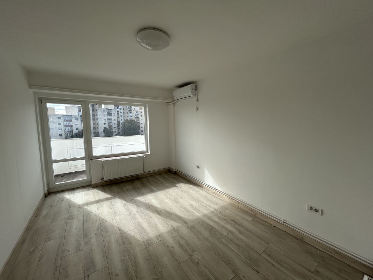 De vanzare apartament Samantha Urcator zona Polivalenta - Poză 8