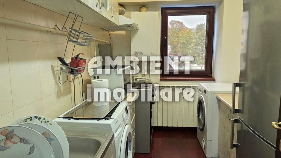 Apartament cu 3 camere transformat in 2 camere, etaj 1,  zona Ultracentral; - Poză 7