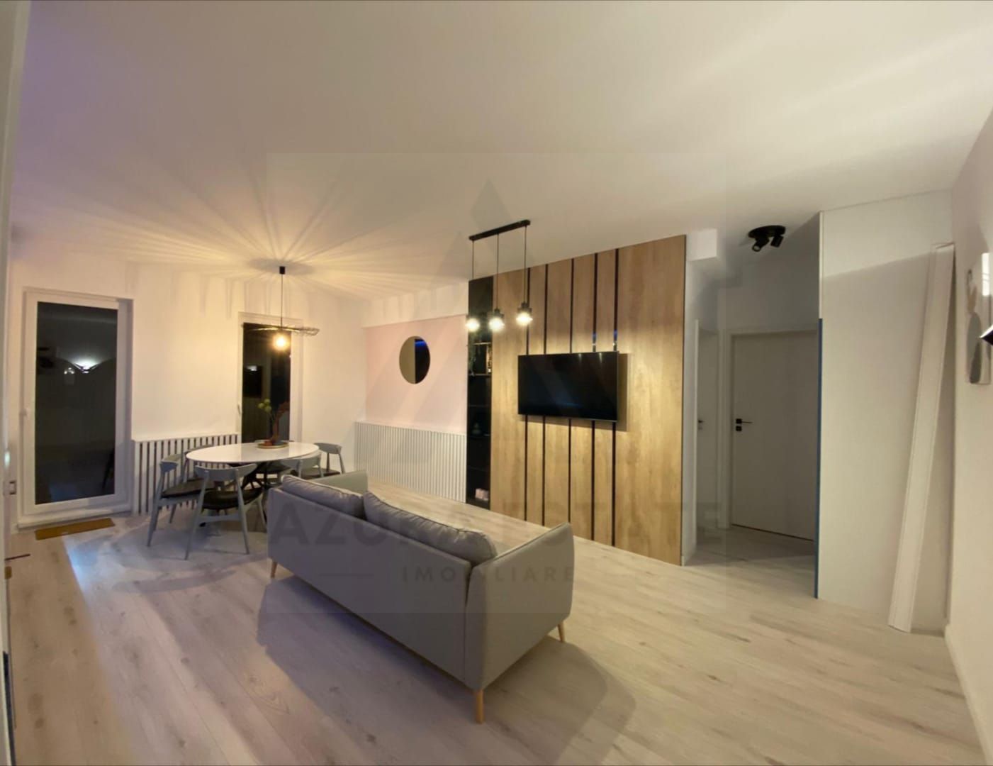 Apartament modern 3 camere balcon 5 mp utili si parcare zona Centrala - Poză 2