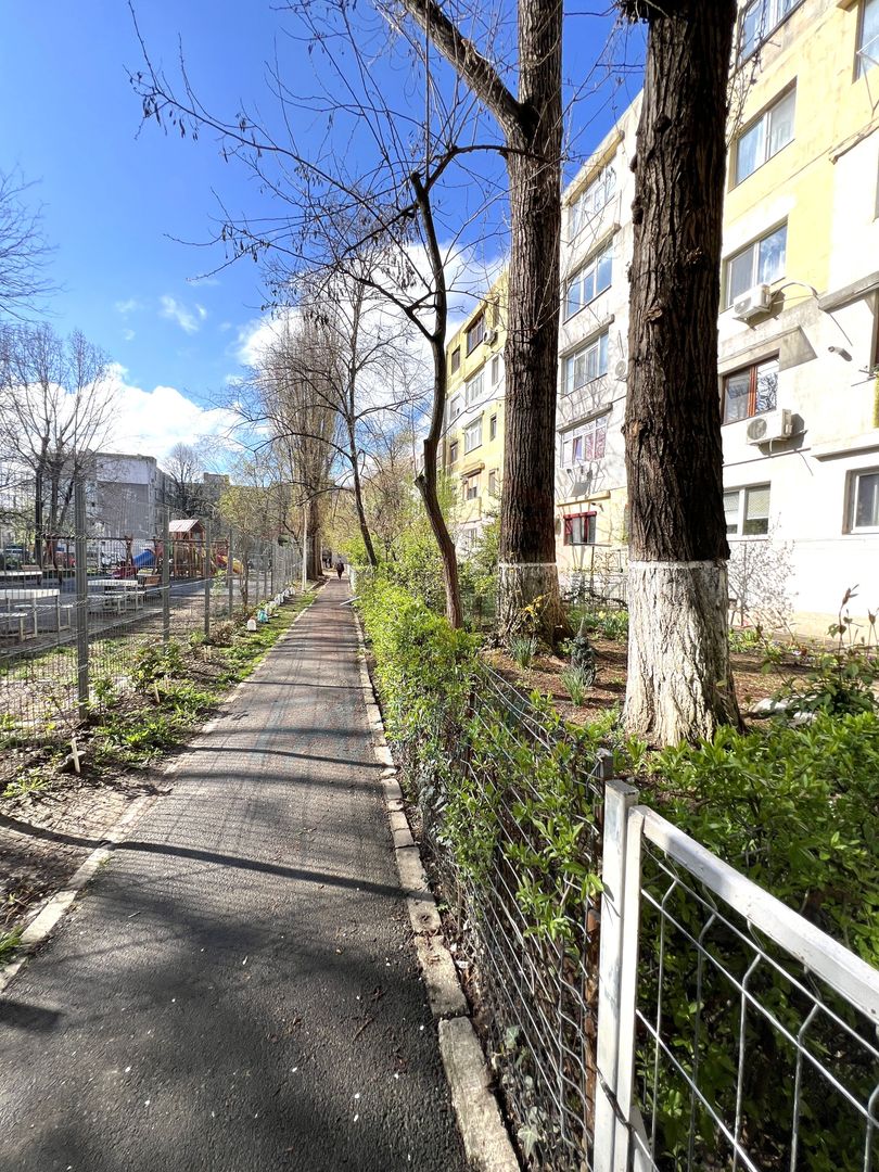 🏡 Apartament 2 camere, etaj 3, stradal – zonă excelentă Micro 40 - Poză 1