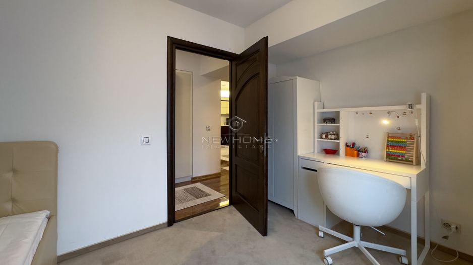 Apartament cu 3 camere, Parcare, P-ta Cipariu  zona Central - Poză 16