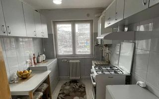 Apartament cu 3 camere - Piata Nicolina - 100.000 euro ! - Poză 1