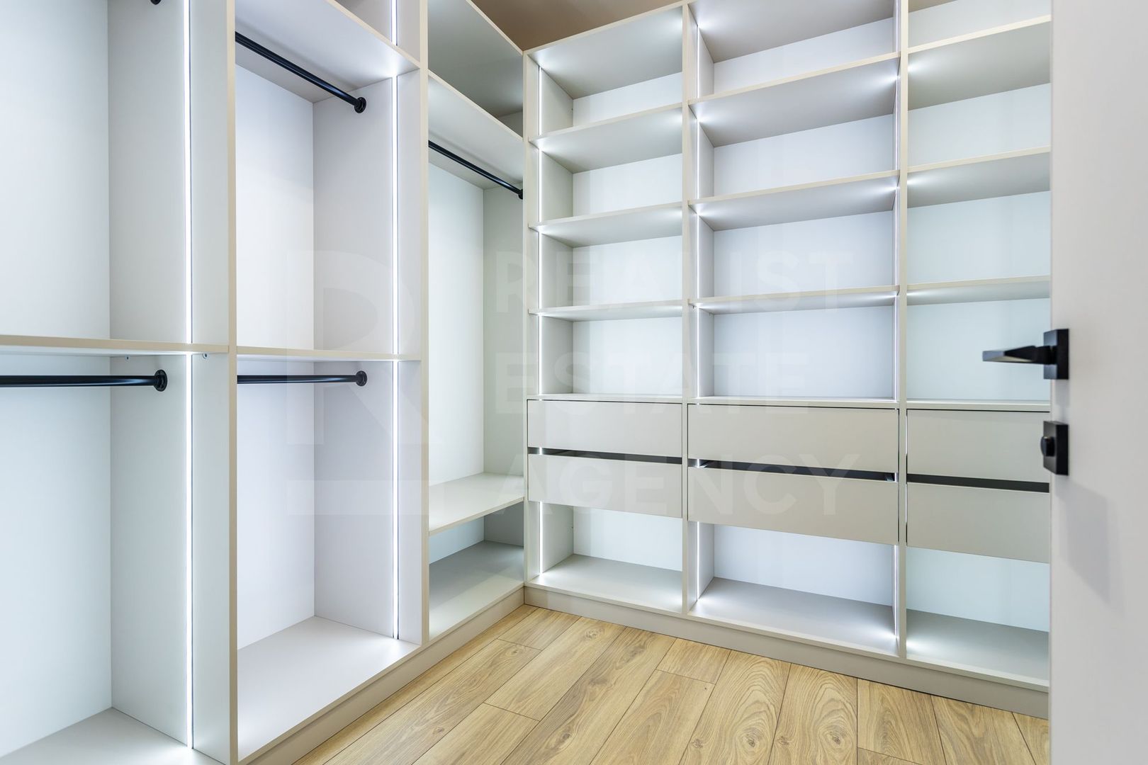 Vânzare apartament 2 camere,strada Alba Iulia, Buiucani. - Poză 11