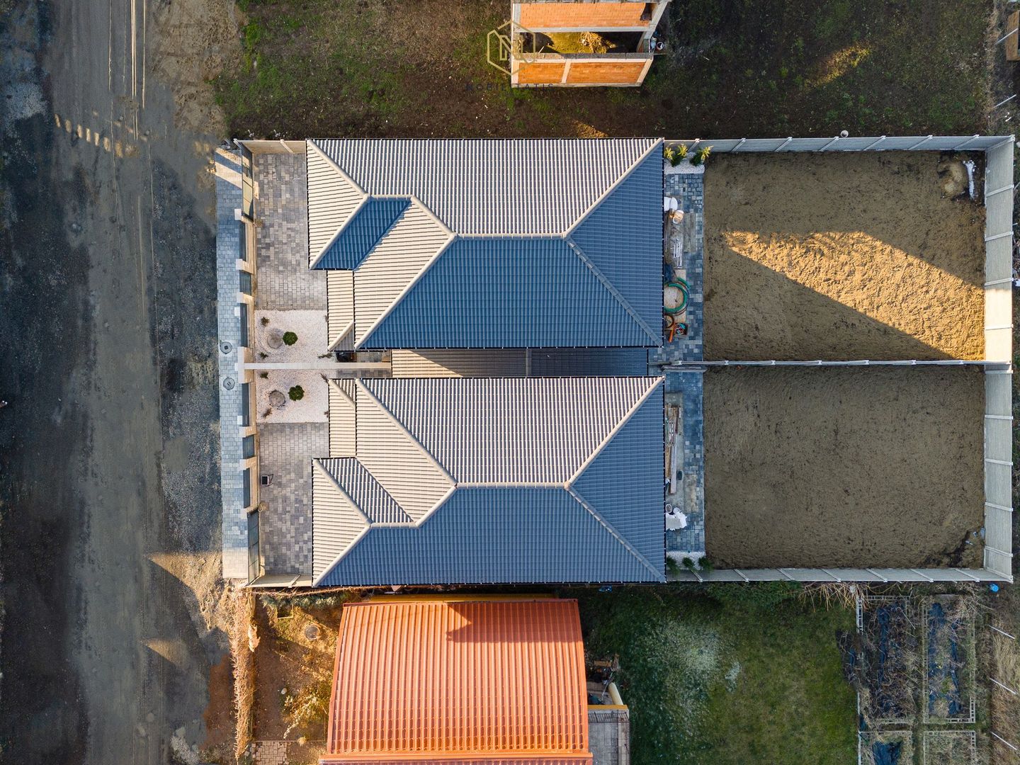 Duplex nou deosebit - despartit prin camera tehnica | Curte amenajata - Poză 32