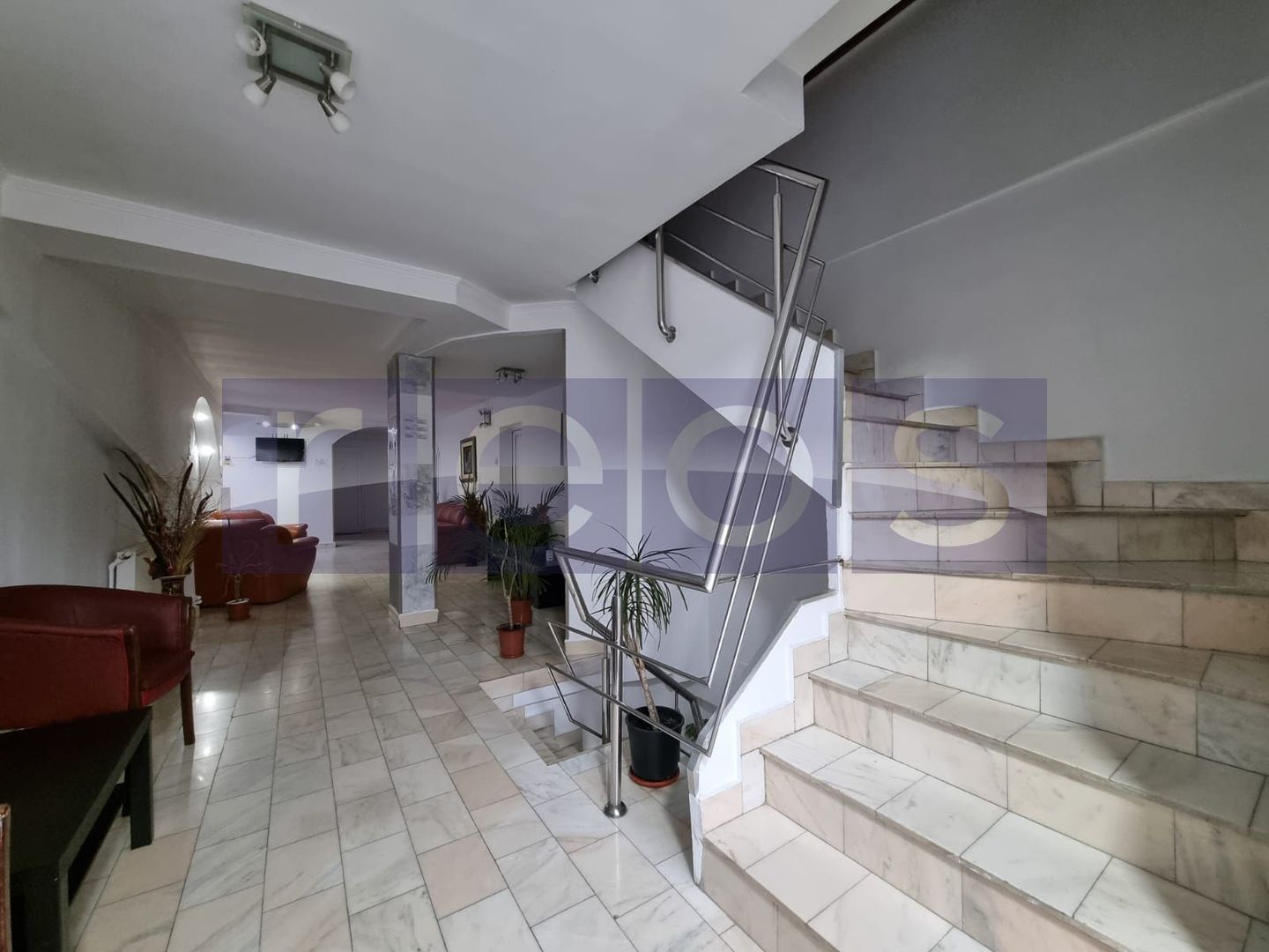 VANZARE HOTEL SI RESTAURANT | 1200MP UTILI | ZONA EROII REVOLUTIEI - Poză 2