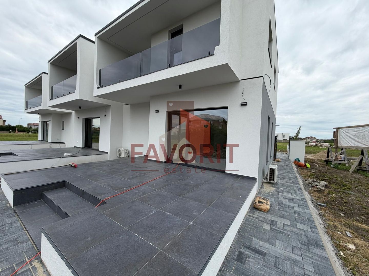 Triplex in Sacalaz | Finisaje premium | 4 camere | Asfalt | 2 balcoane - Poză 14
