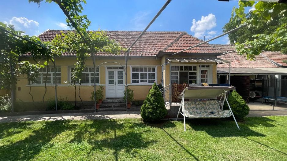 Oază de liniște aproape de Oradea | Casă renovată cu grădină și garaj - Poză 3