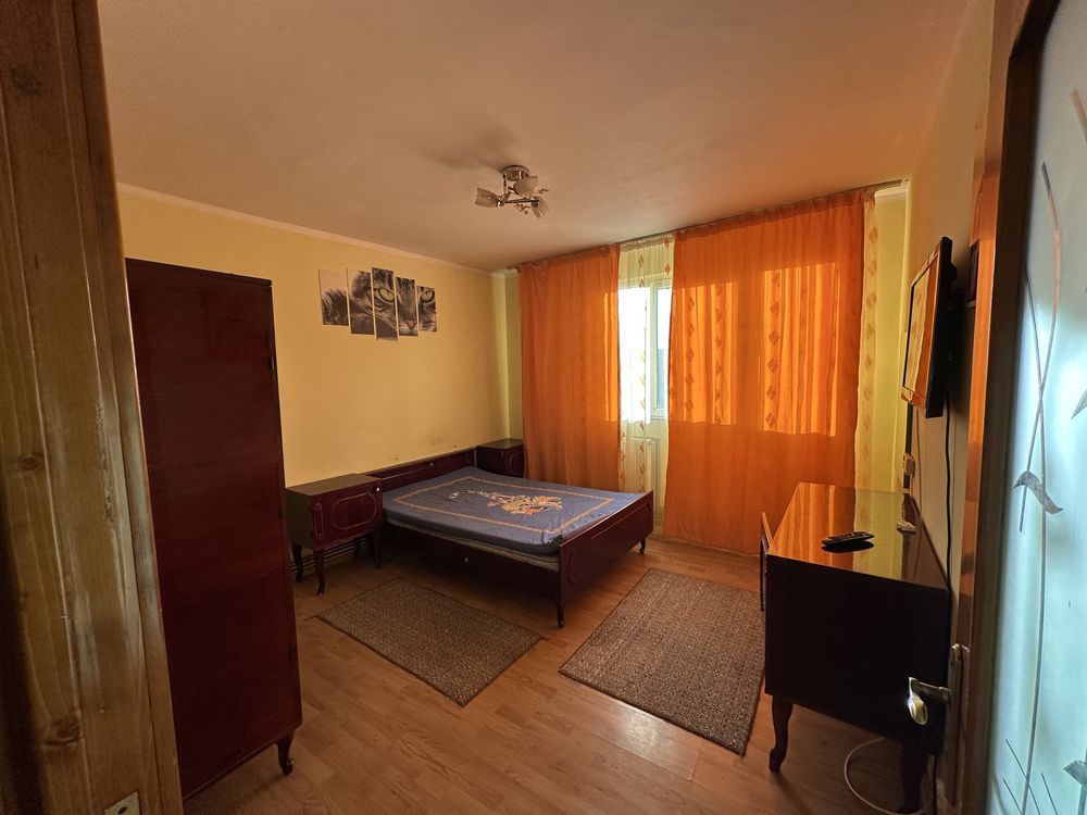 Apartament, 3 camere, Micro 13B - Poză 1