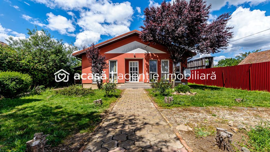 VÂNDUT! Casă 6 camere cu teren generos - Zadareni - Poză 2