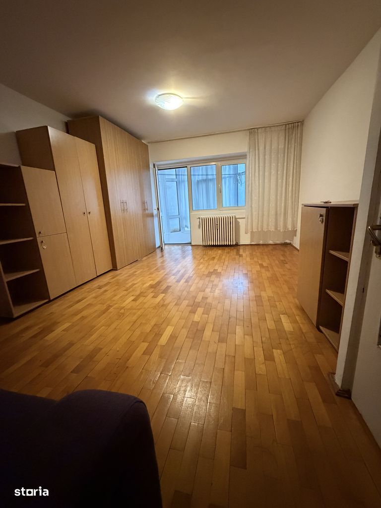 Vnazare garsoniera spatioasa 40mp, bloc 1988, Titan- Costin Georgian - Poză 1