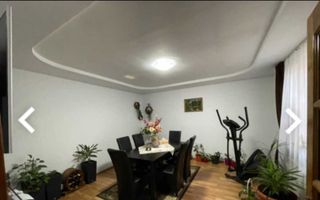 Apartament la casă in zona centrala a orasului Cisnadie - Poză 1