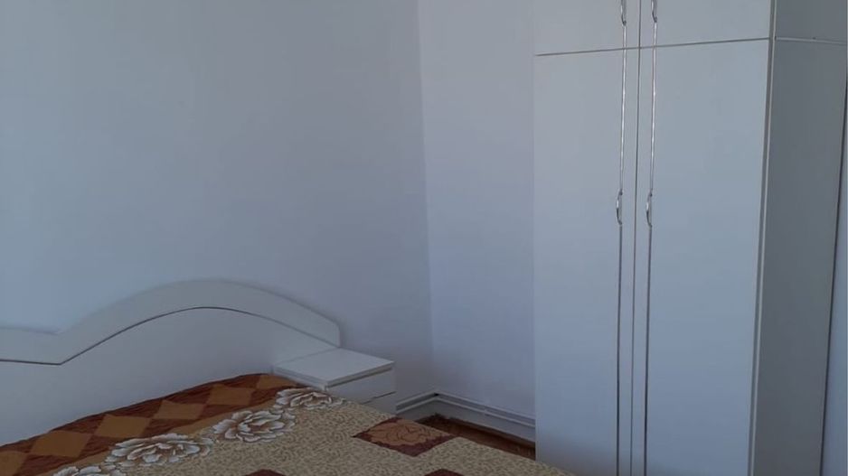 Vand apartament 2 camere - Poză 2