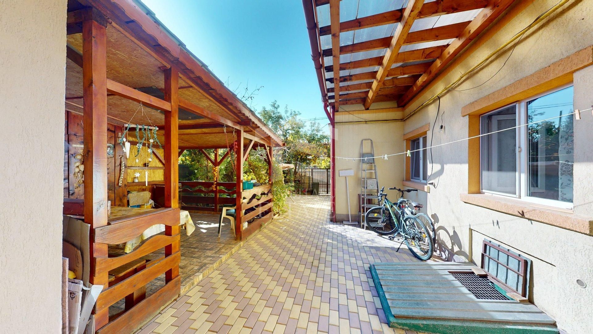 ANDRONACHE - Escalei | Casa individuala 9 camere | an 2014 | teren 260 - Poză 3