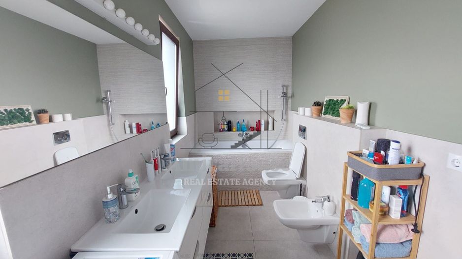 Duplex ultrafinisat mobilat utilat cu 2 locuri de parcare zona Terra - Poză 10