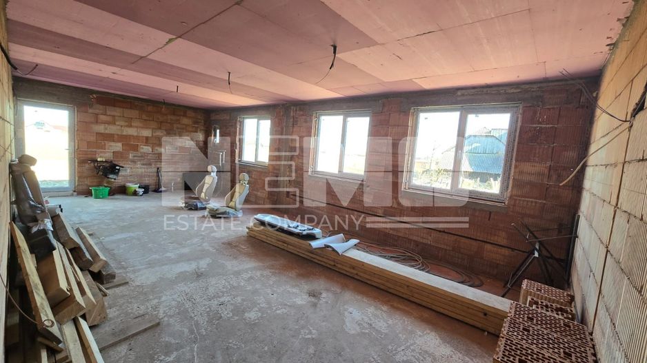 Casă la roșu la 165000 euro I Pe teren de 32 de ari I Măneuți - Poză 4