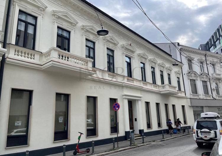 Cladire office in centrul istoric - Poză 1