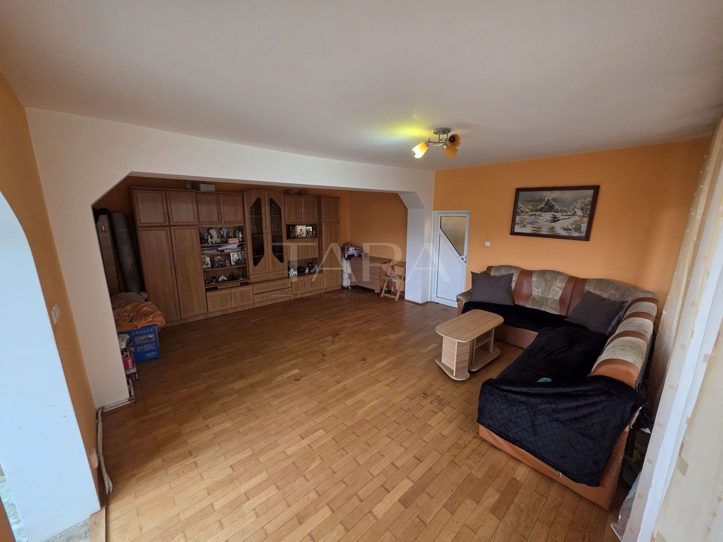 Casă spațioasă cu livadă generoasă și pod înalt, zona Borhanci - Poză 3