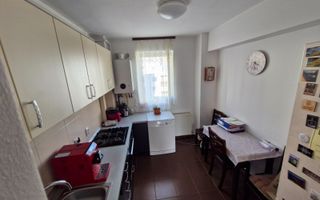Apartament cu 3 camere - Frunzei - Poză 2