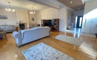 Casa eleganta si luminoasa,situata in zona de case -Mehala - Poză 1