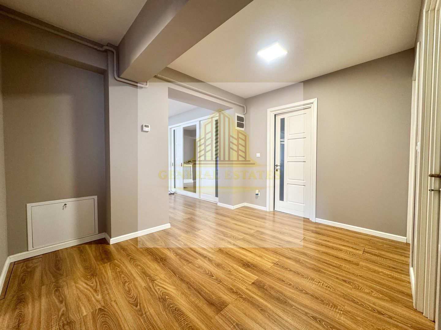 Vânzare apartament cu 3 camere - 130 m.p - în Zona CUG, Iași. - Poză 14