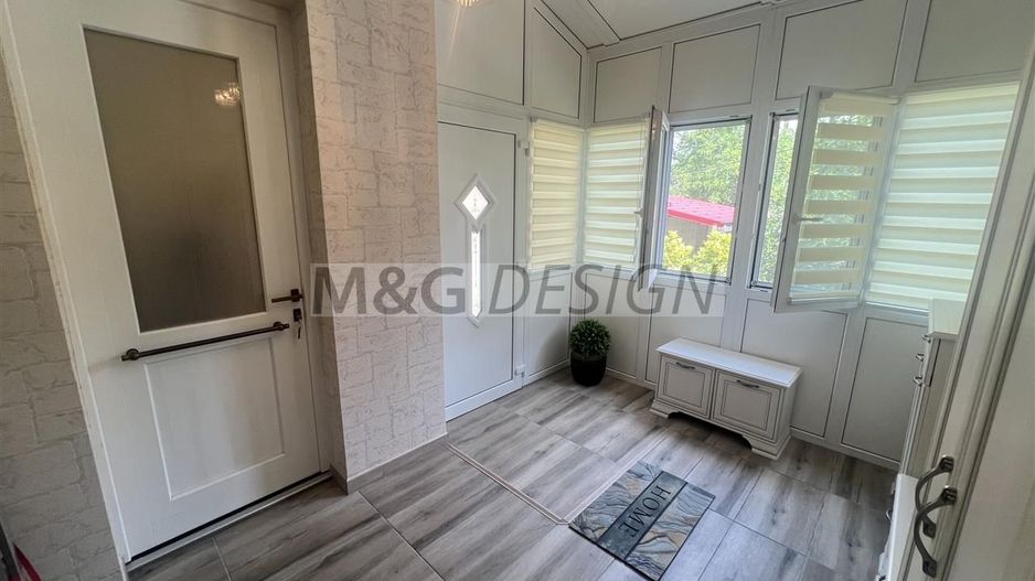 Apartament  deosebit amenajat LUX  boxa curte acces auto CENTRAL - Poză 10