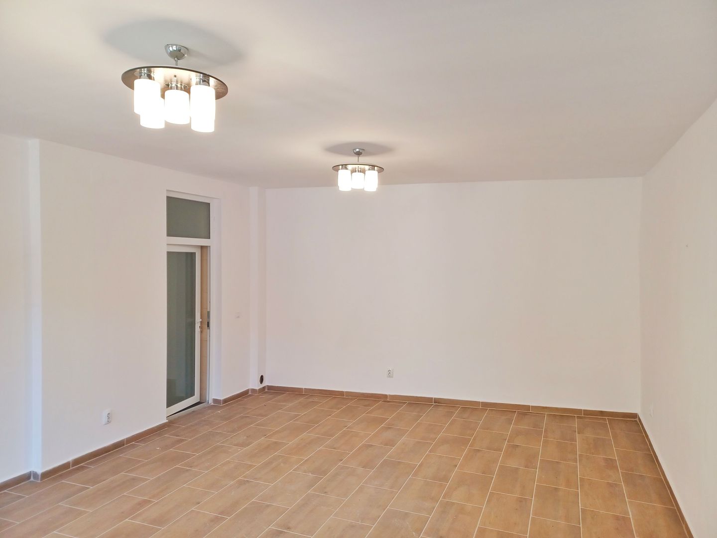 Birou, ultracentral, Oradea, 70 mp, parcare. 700 E/lună. Comision 0 - Poză 5