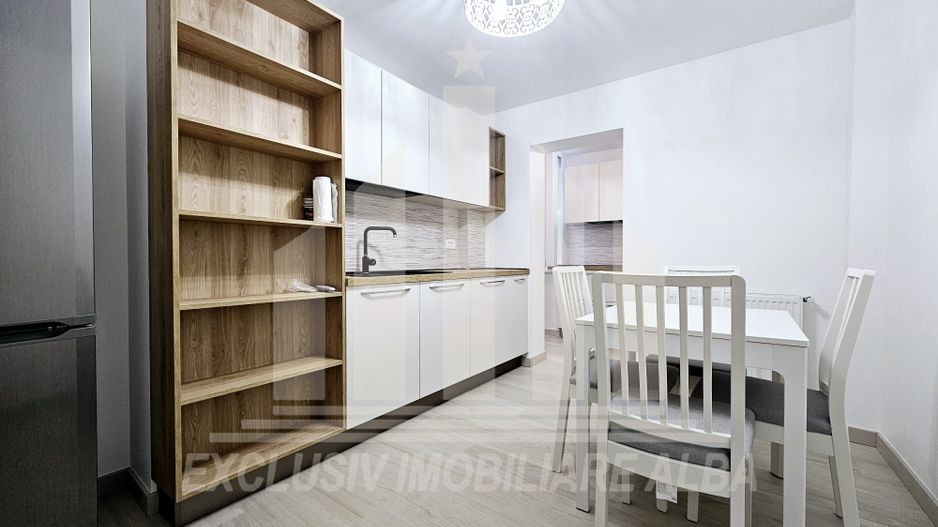 Apartament cu 3 camere decomandate, Cetate - Poză 1