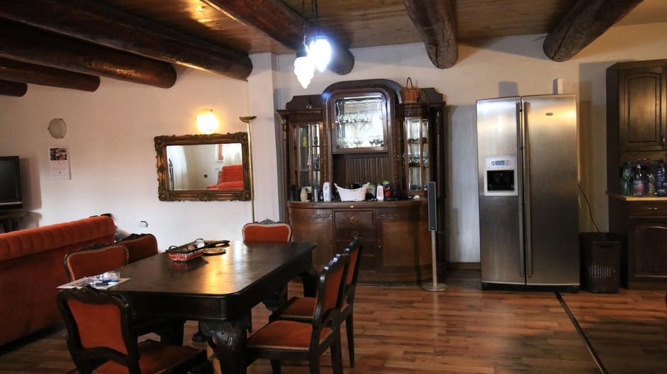 Proprietate deosebita - casa cu curte si livada - Poză 10