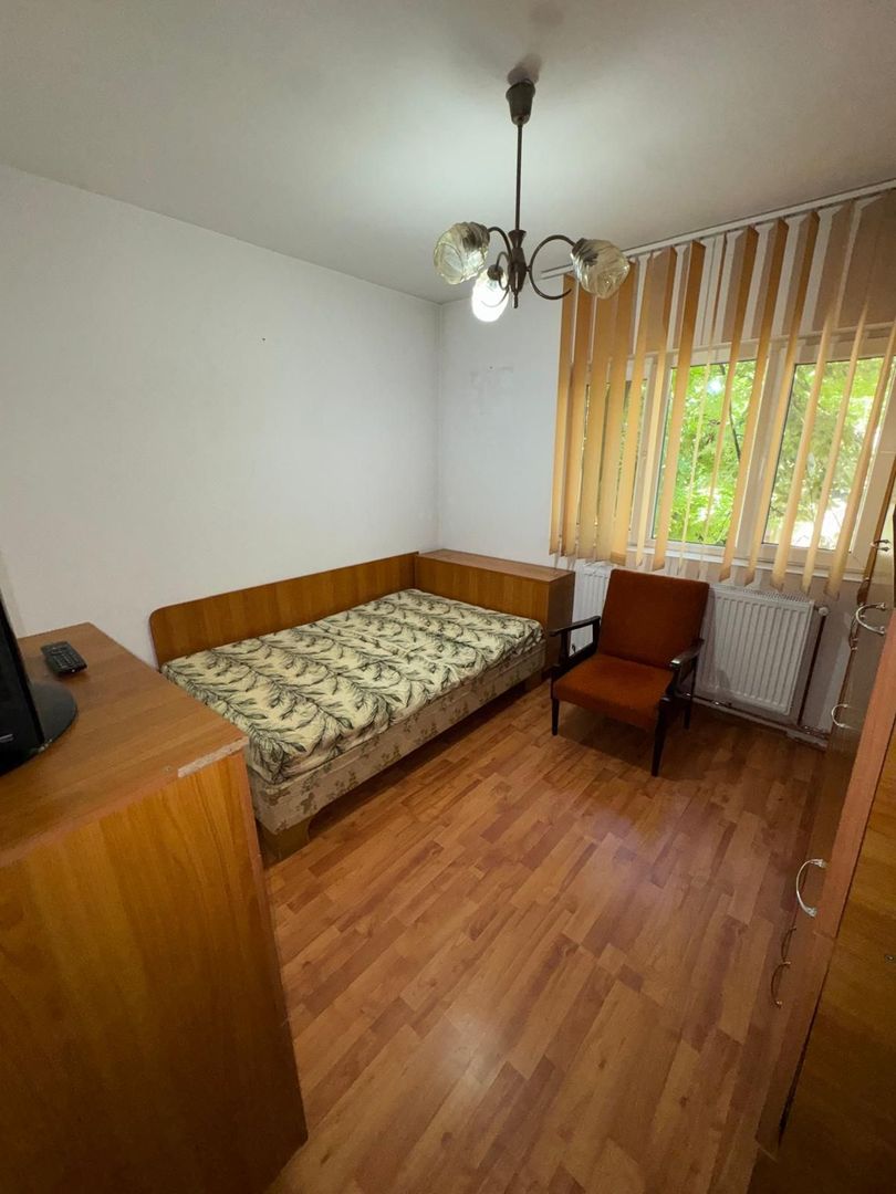 vand apartament 3 camere , zona Splai Mihai Viteazul ,et 1, incalzire - Poză 1
