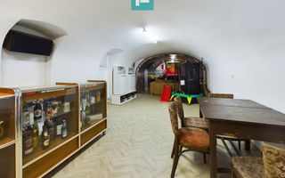 Casă la curte comună, zonă ultracentrală - Poză 14