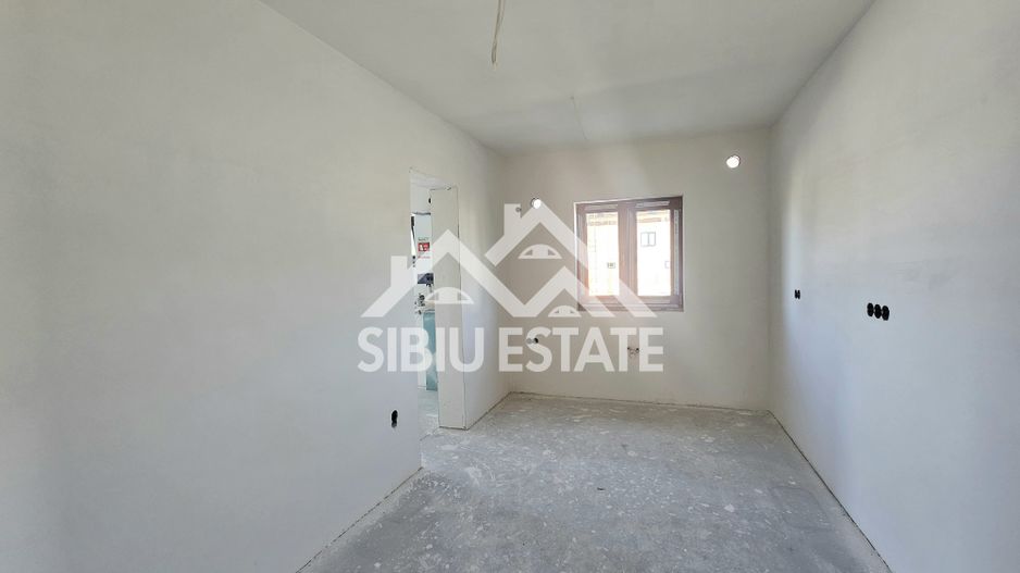 Casa noua 4 dormitoare, spatiu bun pentru familie - Poză 5