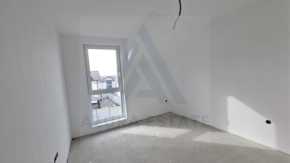 Casa moderna 4 camere 2 bai 3 locuri parcare si pivnita in Cisnadie - Poză 4