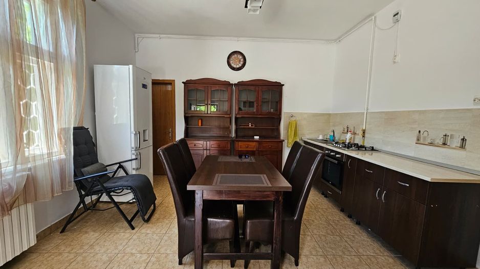Casa eleganta cu tavane inalte si gradina superba - Poză 5