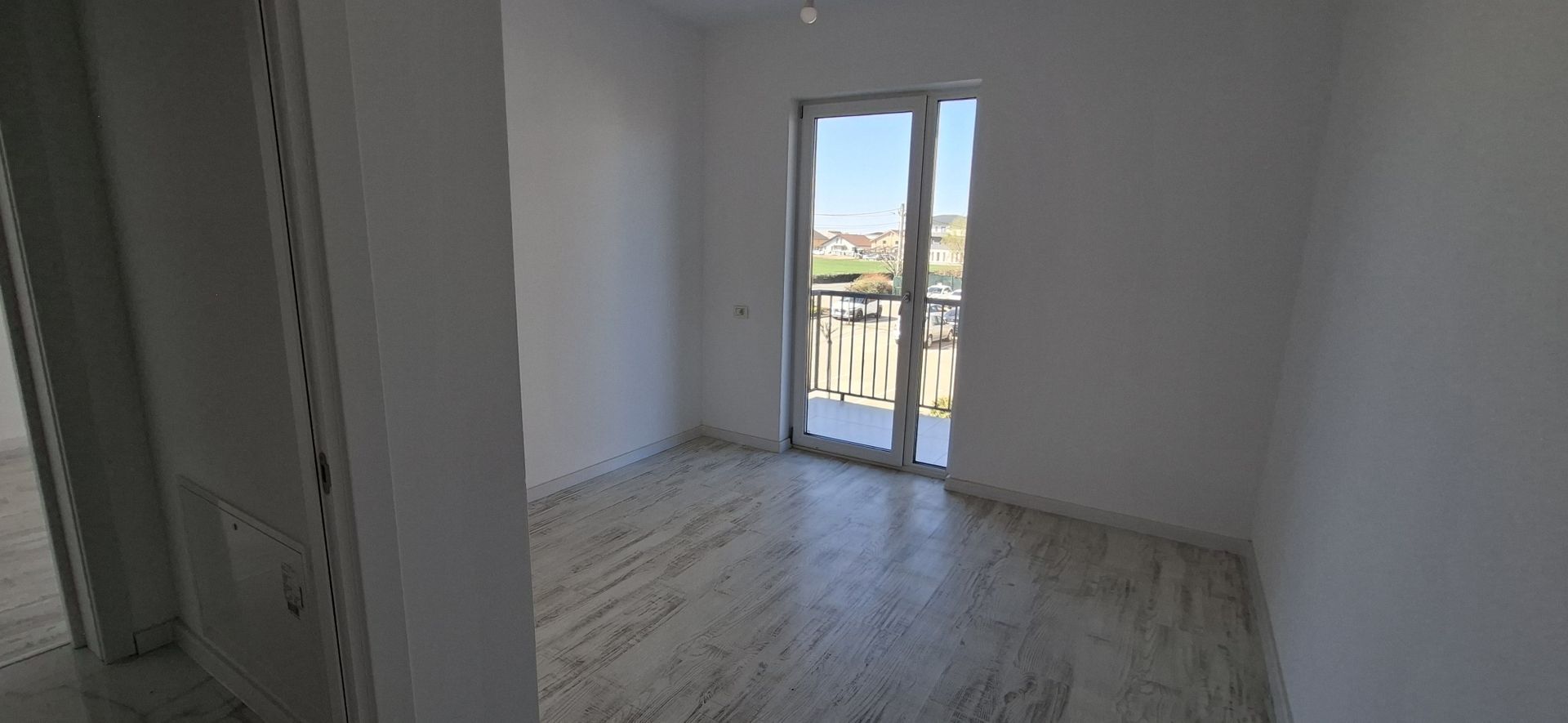 Apartament cu 3 camere si un loc de parcare - Poză 13