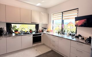 Casa la cheie / 4 camere / Zona Eroilor - Poză 1